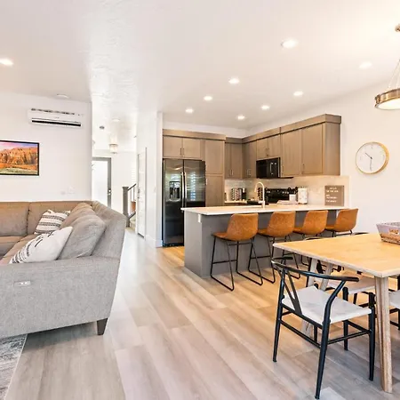Hilltop Hideaway Vue #28 Townhouse